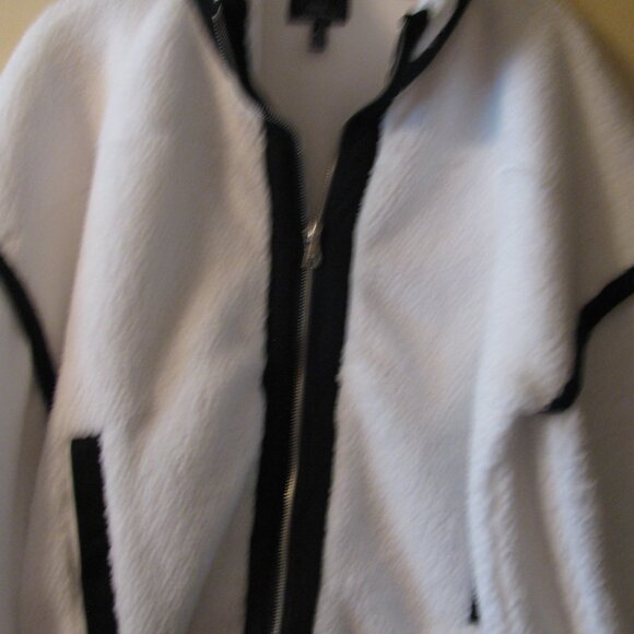NWT - WOMENS FLEECE BLACK AND WHITE JACKET ZIP UP - SIZE XL - Picture 4 of 8
